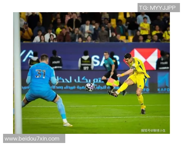 全场奔跑展现全能风采的足球巨星是谁