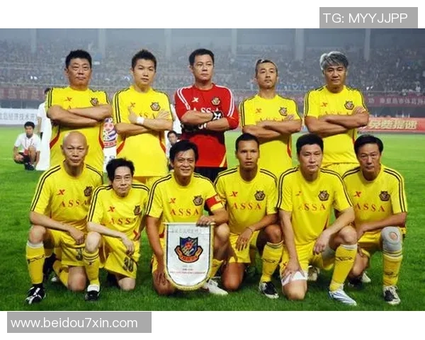 足球天才隆多：从青涩少年到世界舞台的闪耀明星